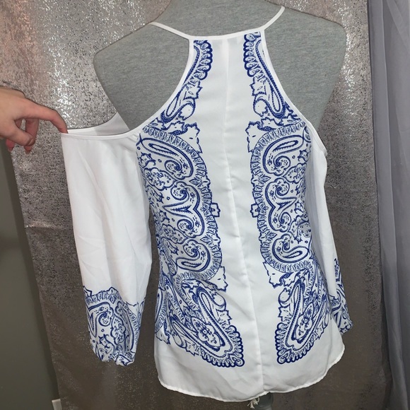 GUESS cold shoulder top - Picture 5 of 7